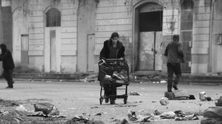 &nbsp;“El país en el que se desarrolla la película es imaginario, pero representa un país hispano con una crisis agónica y sin fin”, dijo el cineasta.