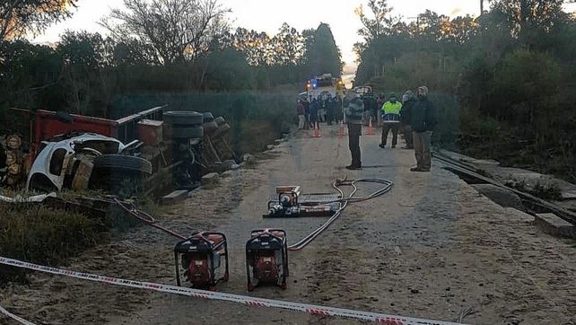 incidente vial fatal: camión esquivó un camioneta y volcó