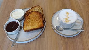 El clásico desayuno con tostadas, bajo la lupa de los nutricionistas.