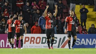 Colón puso el corazón con uno menos ante Vélez y recibió a Rondina con un triunfo en casa