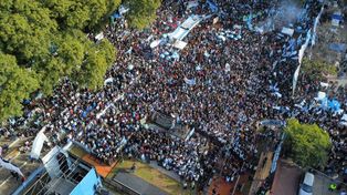 La militancia realizó un banderazo en parque Lezama para exigir la liberación de Cristina