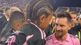 El hijo de Kim Kardashian logró saludar al capitán de la selección argentina y llevarse una camiseta autografiada