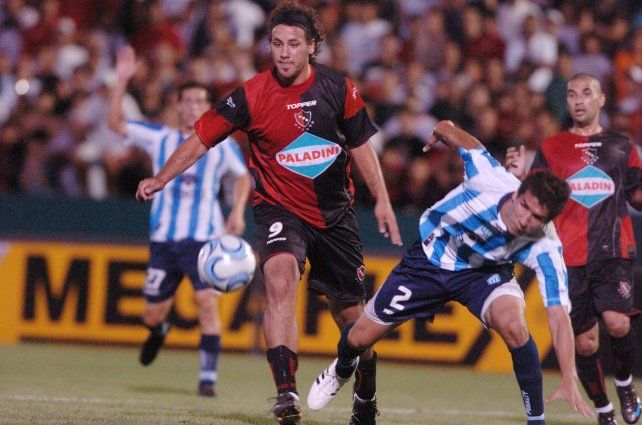 Pura potencia. El Ogro Fabbiani tuvo un paso promisorio por Newell’s en 2008. Jugó su último partido ante Racing en diciembre de ese año. 