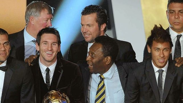 Pelé saludó y felicitó en sus redes sociales a Messi por haberlo alcanzado su récord. 