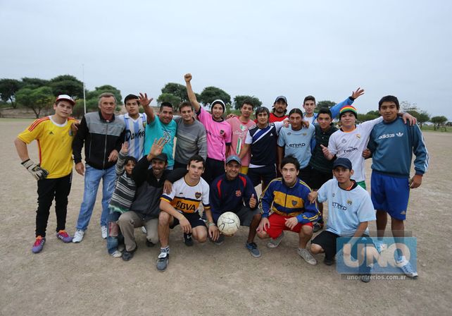 Los jugadores de Ángeles Negros en el primer entrenamiento de la semana. Foto UNO/Diego Arias