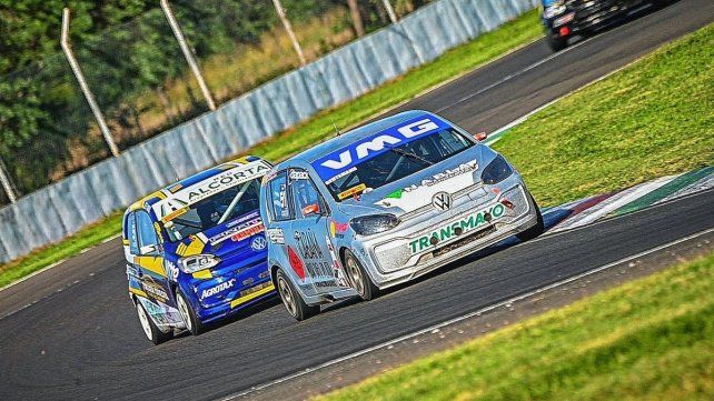 Llegó la primera victoria para Ian Reutemann en la clase 2 del Nuevo Car Show Santafesino.