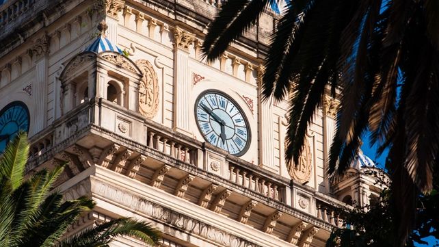 El horario oficial se estableció en 1894 y un rosarino fue su impulsor.
