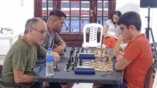 El Gran Maestro Internacional Salvador Alonso brindó una clase magistral en Santo Tomé.