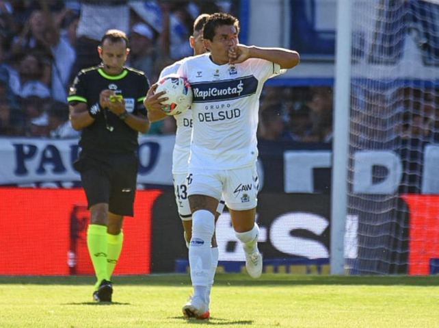 Video: Pulga Rodríguez falló un penal y tuvo revancha con un hattrick
