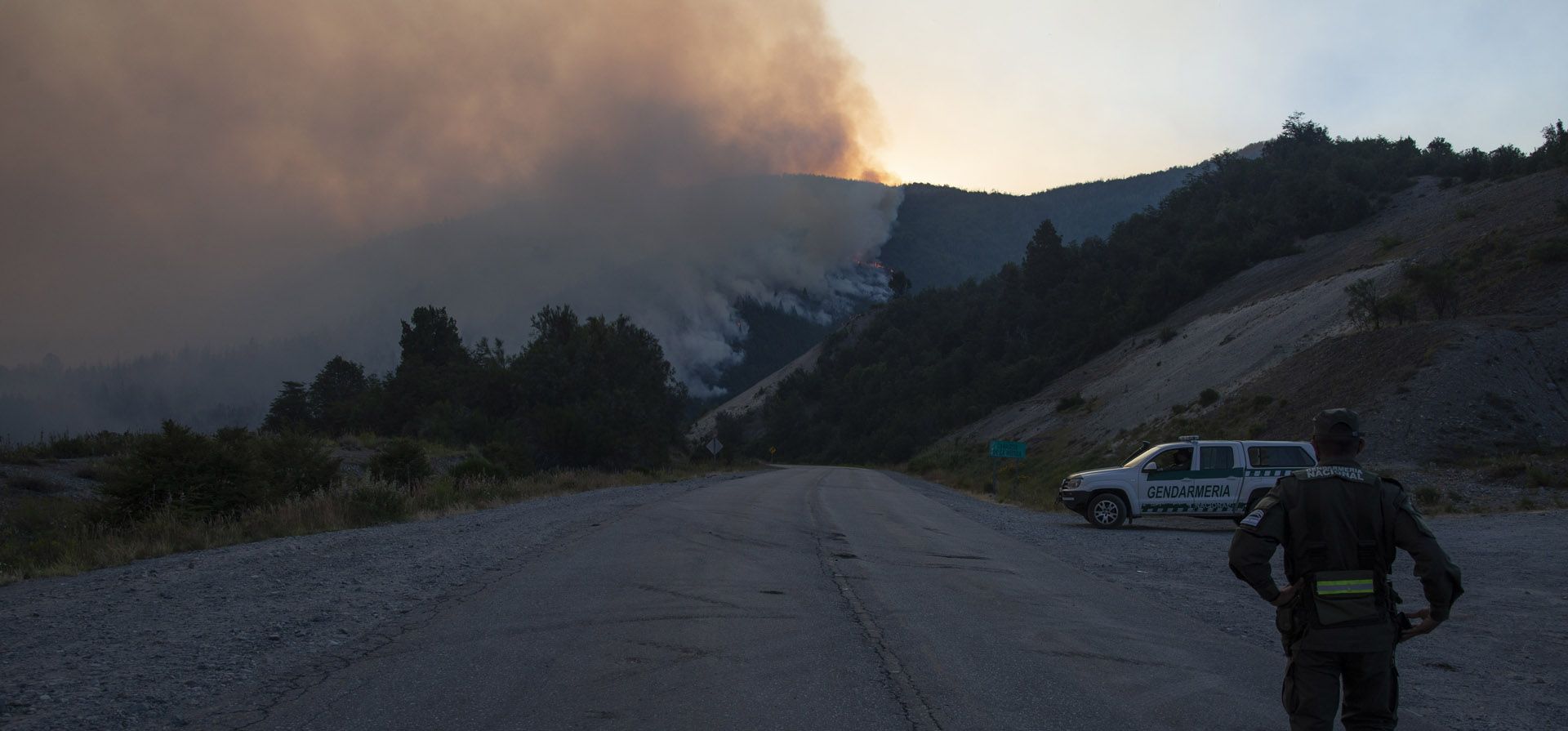 Impactantes Imágenes Del Incendio Forestal Que Consume El Sur De Bariloche