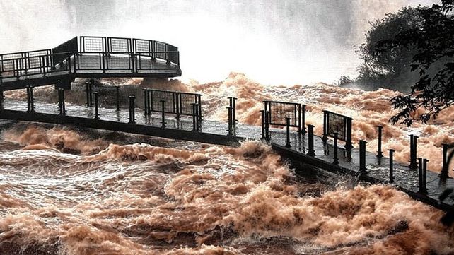 Garganta del Diablo: se suspendió el acceso del público por la creciente del río Iguazú