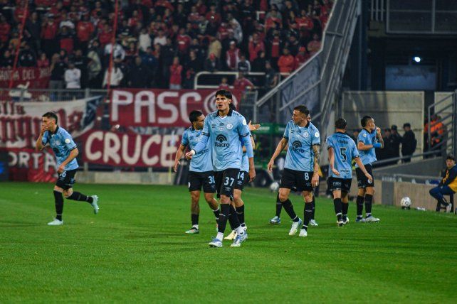 Belgrano festejó en Rosario ante Independiente.