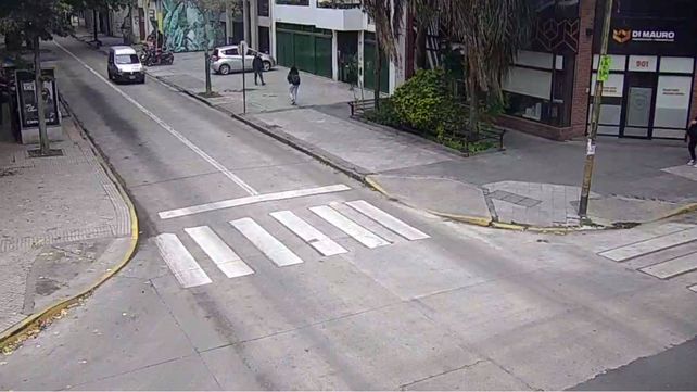 Agentes de tránsito trabajaron para descongestionar la zona tras el accidentel del auto con las dos motos