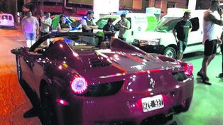 Retienen una Ferrari 458 Spider que circulaba con una patente adulterada