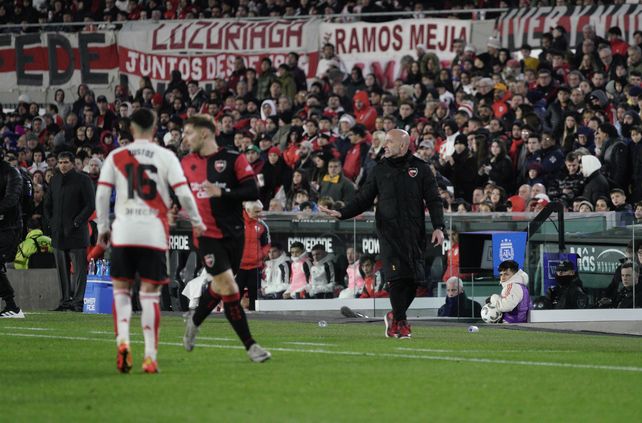 El DT no paró de dar indicaciones en todo el partido. El DT no paró de dar indicaciones en todo el partido.