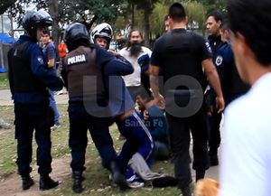 Hubo golpes, balas de goma y detenidos en el Parque Alberdi