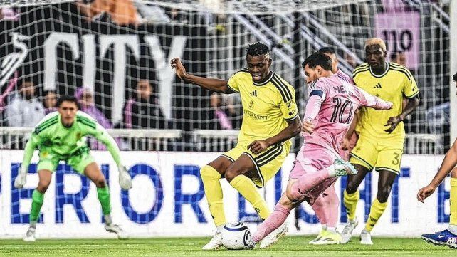 Lionel Messi llegó a los 900 goles.