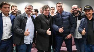 Javier Milei se reunió con el ex presidente de Brasil, Jair Bolsonaro, en el marco de una cumbre organizada por una organización de derecha