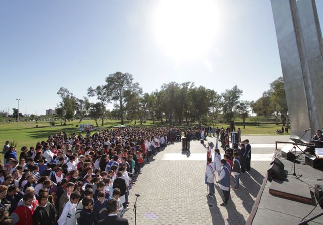 Más de mil alumnos prometieron respeto a la Constitución Nacional