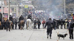 Más de 70 heridos y 30 detenidos por la represión en Jujuy