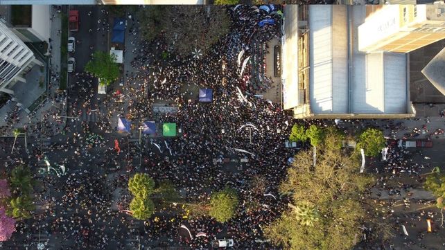 Una multitud de santafesinos se movilizó en defensa de la educación pública: las imágenes