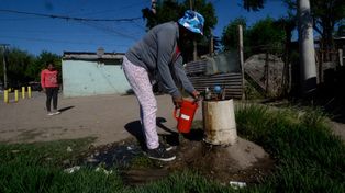 En 2023 llevarán agua potable a ocho barrios y 1.800 familias rosarinas