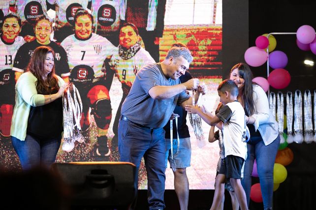 Cientos de deportistas de Timbúes cerraron las actividades del año con una gran fiesta
