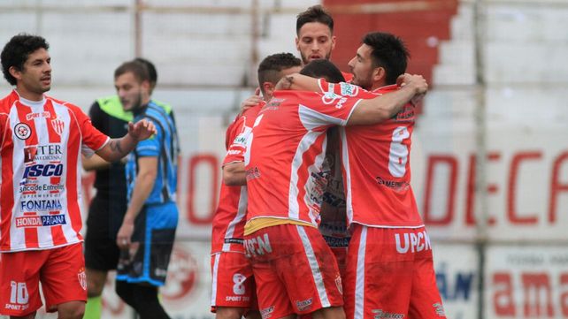 Atlético Paraná volvió a la victoria en uno de sus últimos partidos en la B Nacional