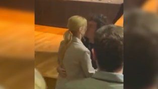 El presidente Milei y Yuyito González se dieron su primer beso en público
