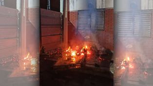 Un incendio provocado dañó una cañería y parte de la pared del nosocomio este martes por la madrugada.&nbsp;