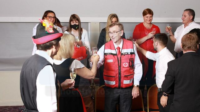 Brindis. Los protagonistas chocaron las copas para celebrar.&nbsp;