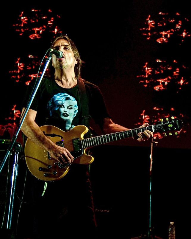 Cuando tuve una guitarra cerca,  nunca más la dejé