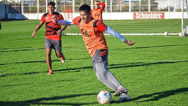 Los jugadores de Patronato que no vieron acción en Mar del Plata hicieron fútbol en espacios reducidos.