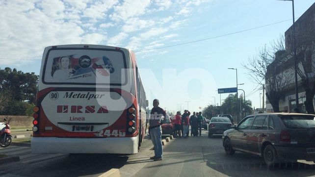 Fuerte accidente en el Metrofe de avenida Blas Parera por una mala maniobra al volante