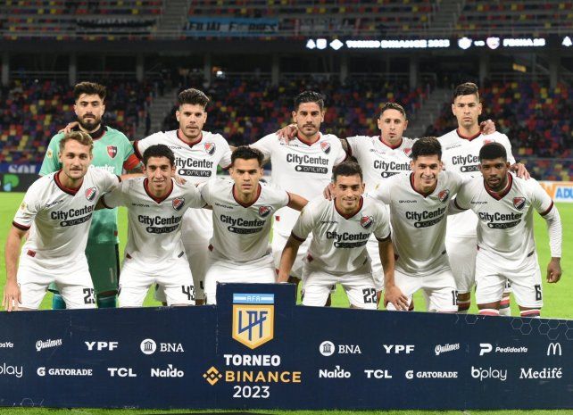La alineación inicial de Newells en Santiago del Estero.