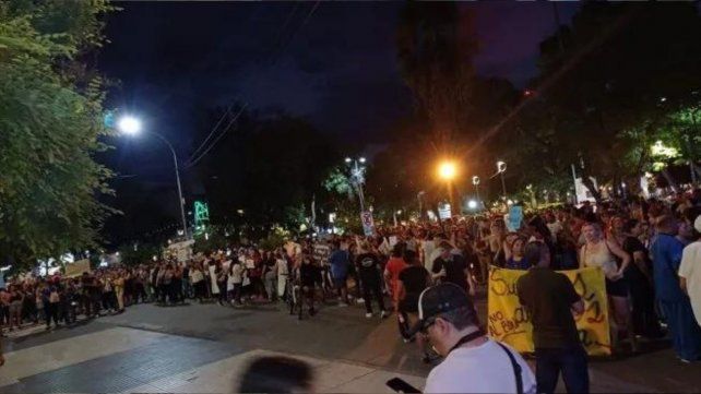 Empleados públicos de La Rioja se manifestaron en contra de la cuasimoneda que fue aprobada en la legislatura provincial esta semana