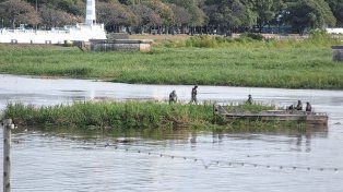 El Ejército realiza los trabajos para la remoción del embalsado en la Laguna Setúbal
