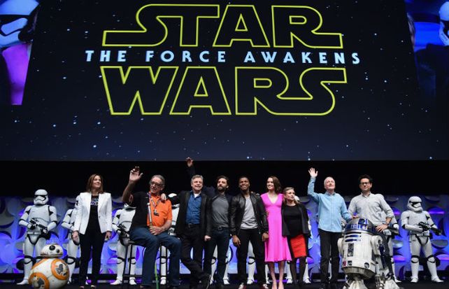 El elenco de Star Wars: El Despertar de la Fuerza durante una de las presentaciones previas al estreno.