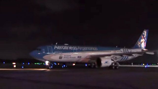La Copa está en casa: los campeones del mundo llegaron a Argentina
