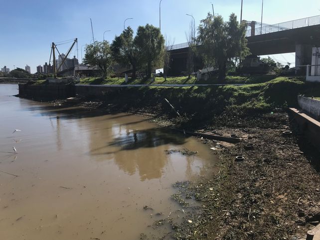 El río llegó al nivel más bajo en un año: guarderías náuticas quedaron fuera de servicio