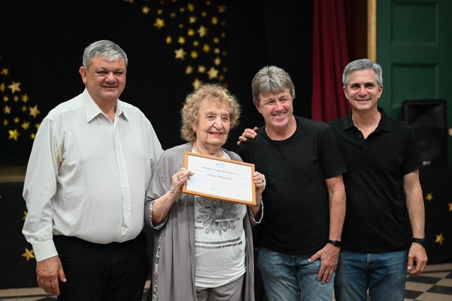 Historias de vida en Villa Gobernador Gálvez: reconocieron a vecinos que residen hace 75 años en la ciudad