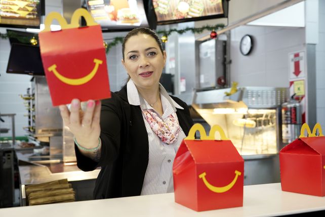 Cintia Escobar, gerenta de Negocios del local de Córdoba y San Martín, lleva 26 años trabajando en McDonald's.