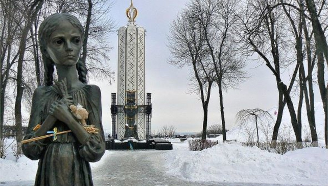 La escultura de la niña famélica en Kiev