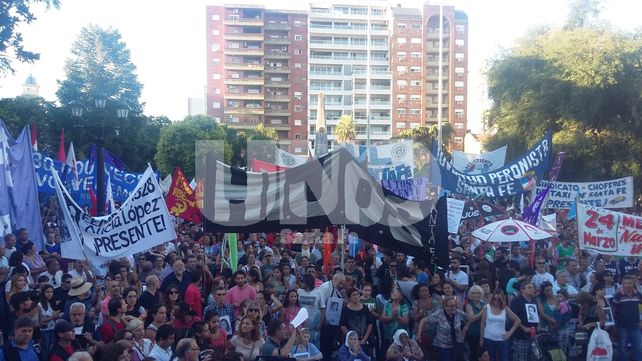 Santa Fe conmemoró con una marcha a Plaza de Mayo los 41 años del Golpe