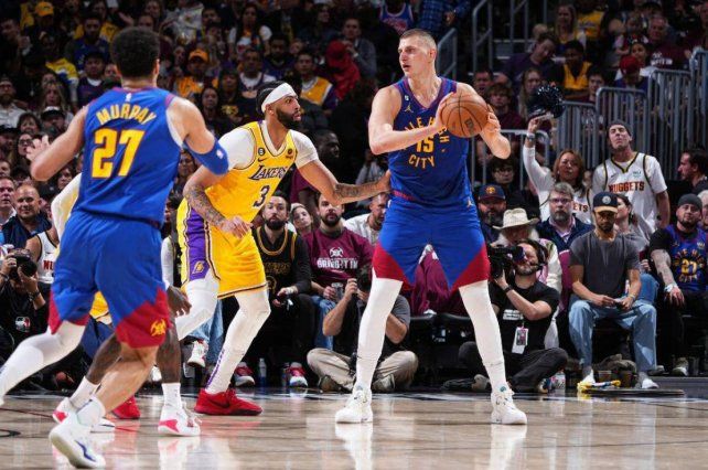 Denver Nuggets se quedó con la primera final del Oeste ante Los Angeles Lakers Denver Nuggets se quedó con la primera final del Oeste ante Los Angeles Lakers