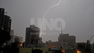 Rige un alerta por tormentas fuertes con lluvias intensas para Santa Fe