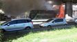 Se incendió un micro en plena autopista porteña y Puerto Madero se llenó de humo