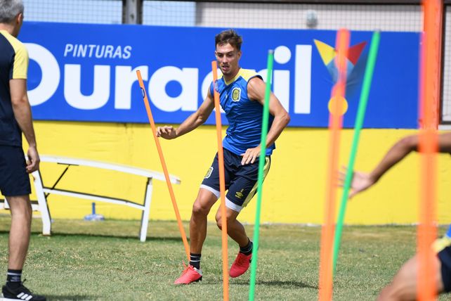 Komar ya jugó muchas veces en el torneo junto a Quintana. Sería la zaga que Central tendría el sábado ante el Pincha.
