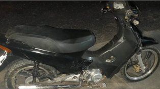 Para evitar ser aprehendidos por la Policía dos ladrones se tiraron por una barranca con la moto robada. Ocurrió en Paraná