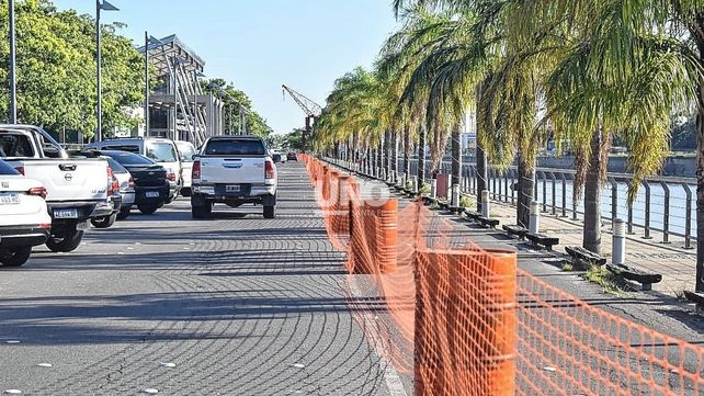 Vallaron todo el perímetro del Dique I del Puerto hasta conocer las causas del desmoronamiento. Foto: José Busiemi/UNO Santa Fe.&nbsp; 